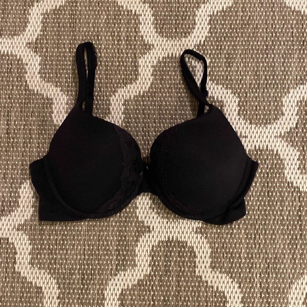 Victoria’s Secret body by Victoria padded perfect coverage bra size 34DD ￼